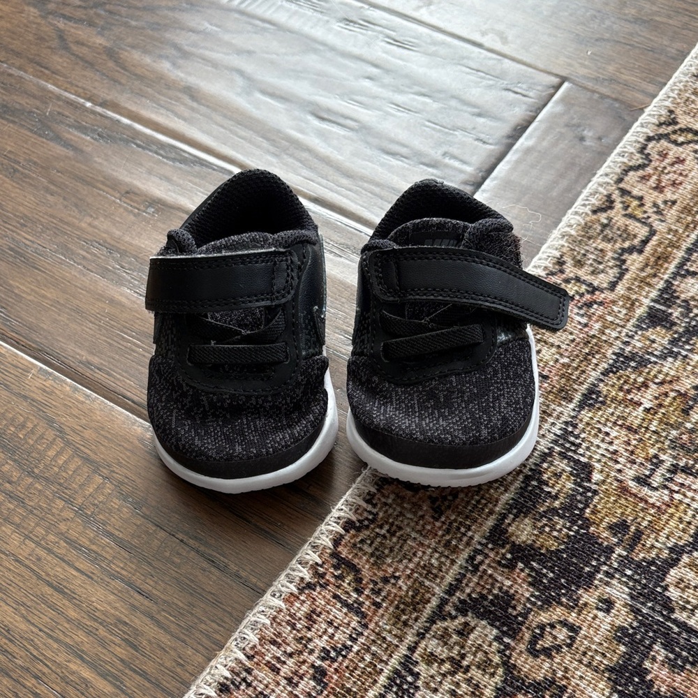 Nike Kids Black and White Hook-and-Loop Sneakers
